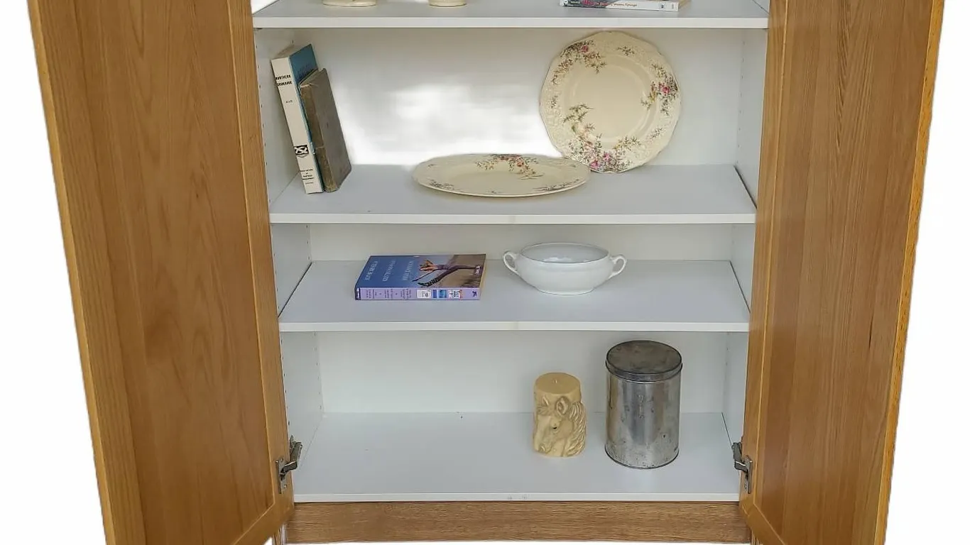 Soft Close Oak Effect Shelving Unit With Assorted Items