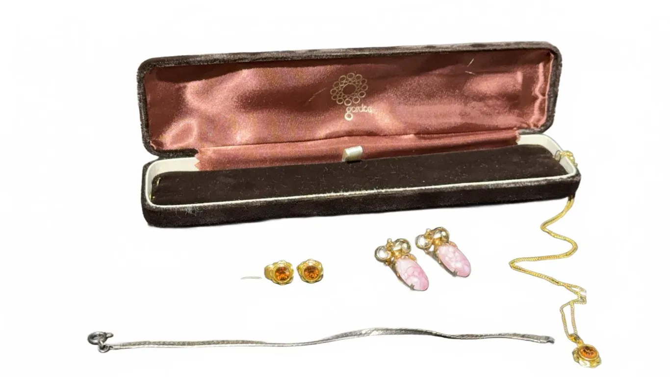 Gordon Jewellery Set With Earrings, Necklace and Bracelet