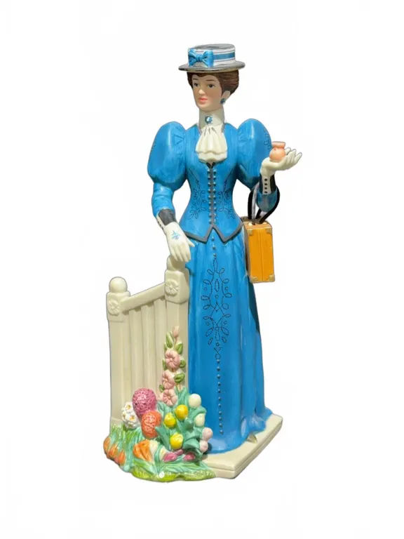 Avon President's Club Mrs. Albee Award 2009-2010 Figurine