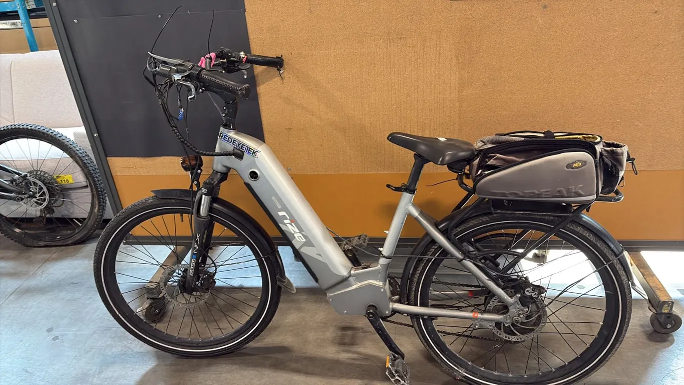 GREY/BLACK RIZE CITY MD 7-SPEED FRONT-SUSPENSION STEP-THROUGH URBAN COMMUTER E-BIKE