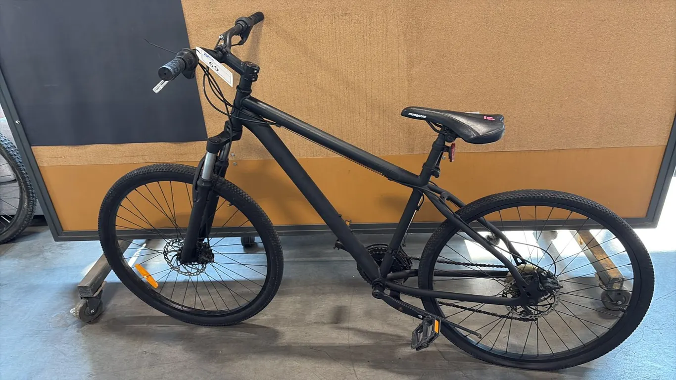 MATTE BLACK HYPER BICYCLES 21-SPEED FRONT-SUSPENSION ALUMINUM HARDTAIL MOUNTAIN BIKE