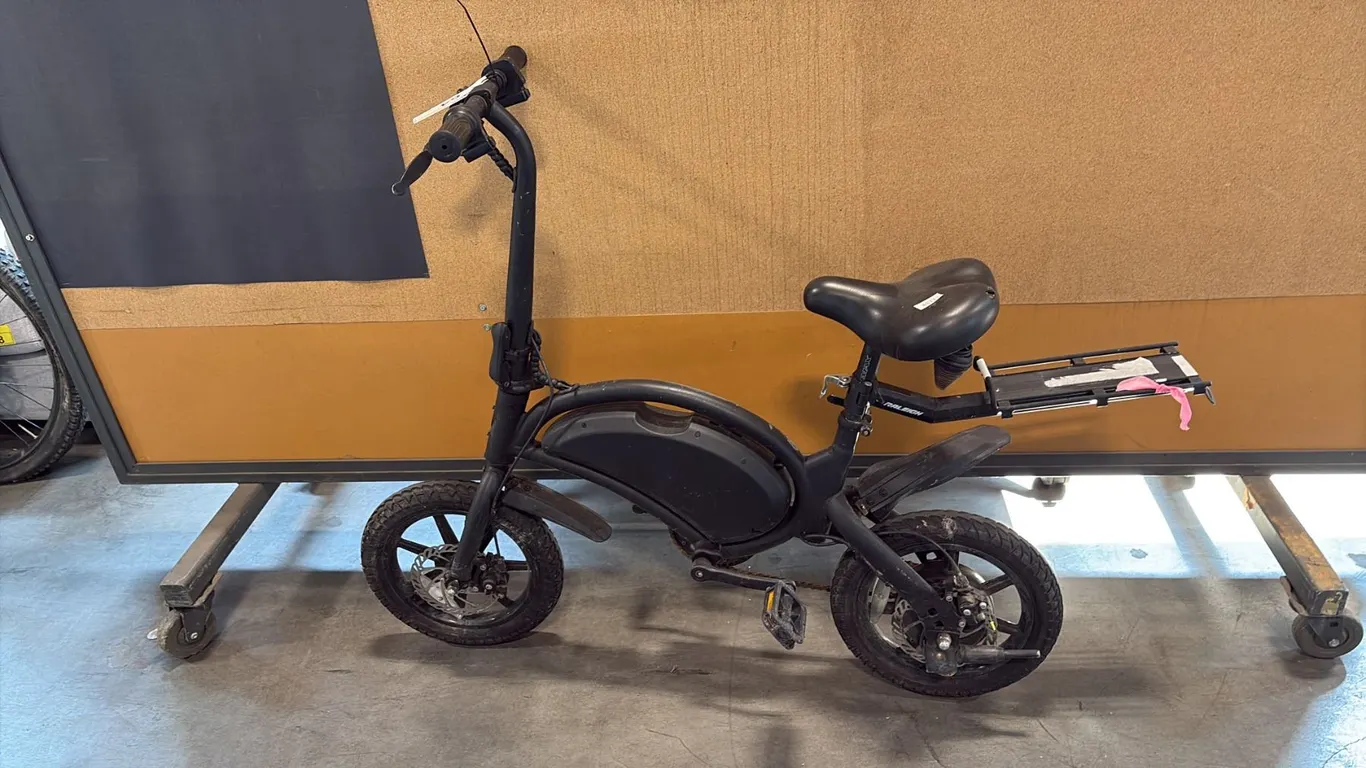 BLACK JETSON E-BIKE ENTRY-LEVEL ELECTRIC BICYCLE *NO KEY, NO CHARGER*