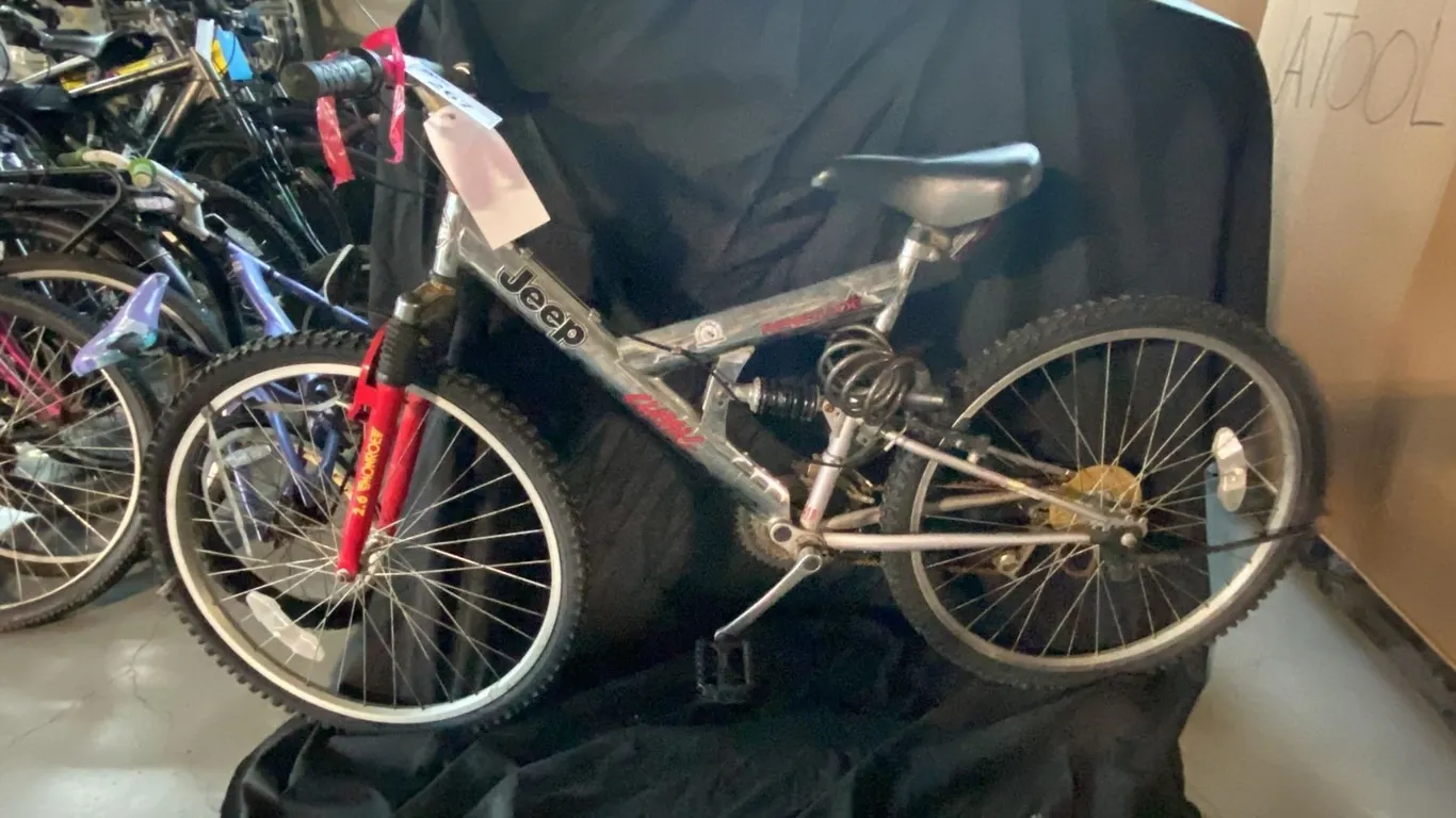 JEEP RENEGADE CLASSIC 18 SPEED FULL SUSPENSION MOUNTAIN BICYCLE