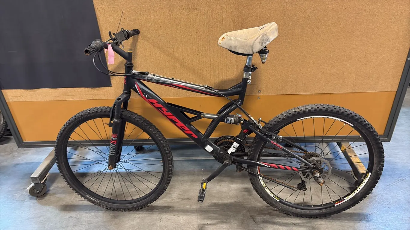 BLACK HYPER SHOCKER 26 FULL-SUSPENSION 24-SPEED MEN'S MOUNTAIN BIKE