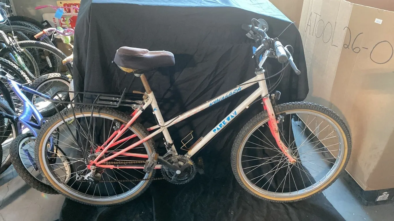 KAWAHARA PARKWAY 18 SPEED WHITE MOUNTAIN BICYCLE