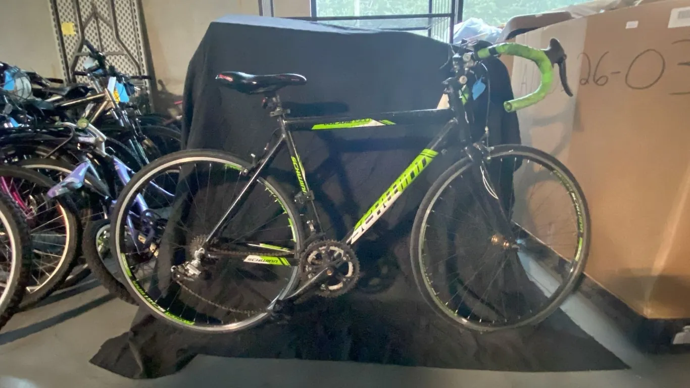 SCHWINN VOLARE 1300 21 SPEED ROAD BICYCLE