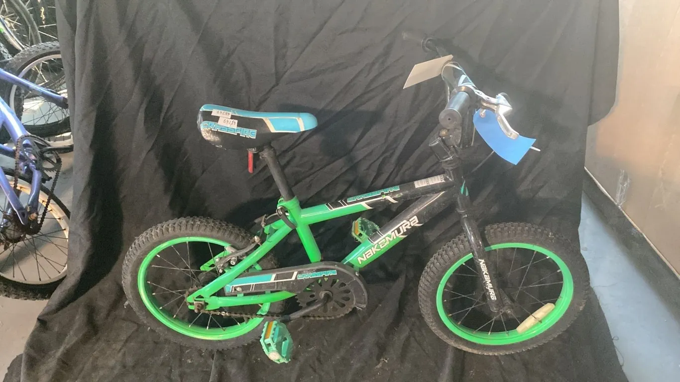 GROUP OF 2 ASSORTED KIDS BICYCLES AND A KIDS TRAINER BIKE
