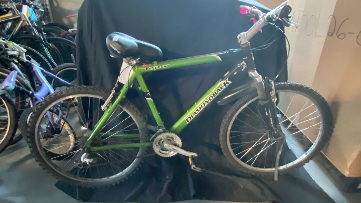 DIAMONDBACK RESPONSE 21 SPEED GREEN MOUNTAIN BICYCLE