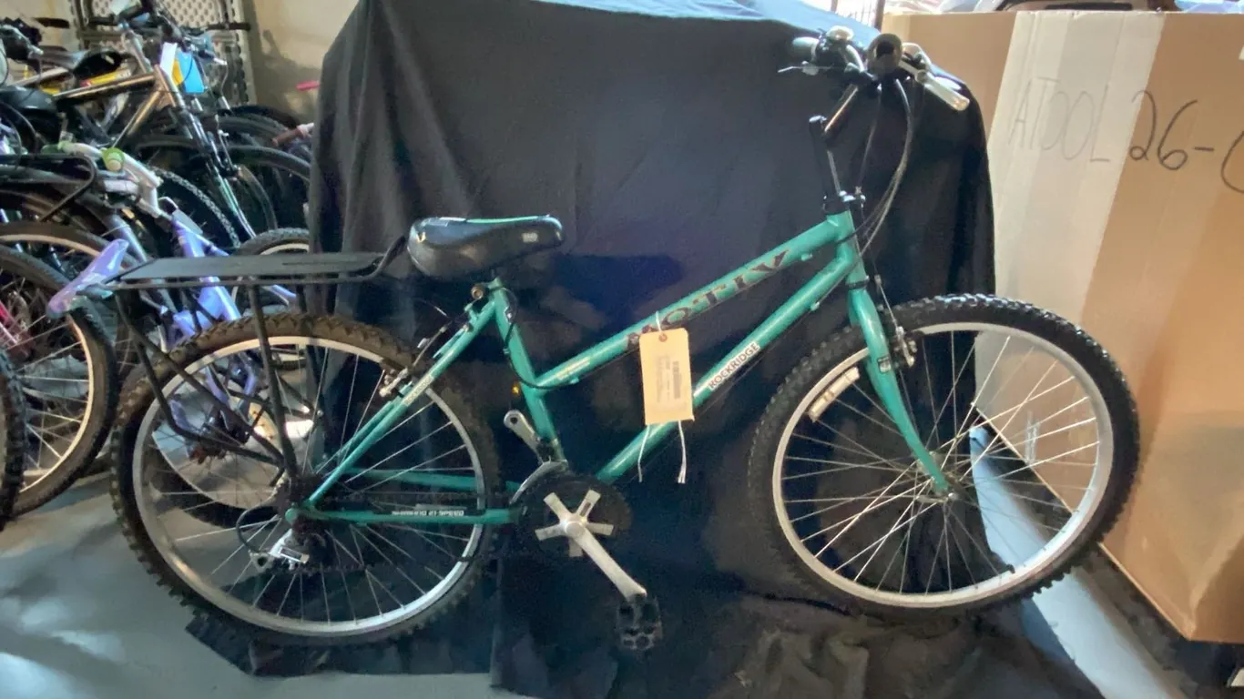 MOTIV ROCKRIDGE 21 SPEED LIGHT GREEN BICYCLE