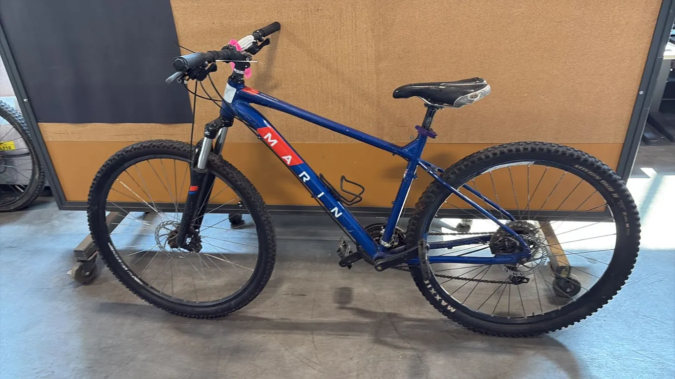 BLUE MARIN BOLINAS ENTRY-LEVEL 27-SPEED FRONT-SUSPENSION HARDTAIL MOUNTAIN BIKE