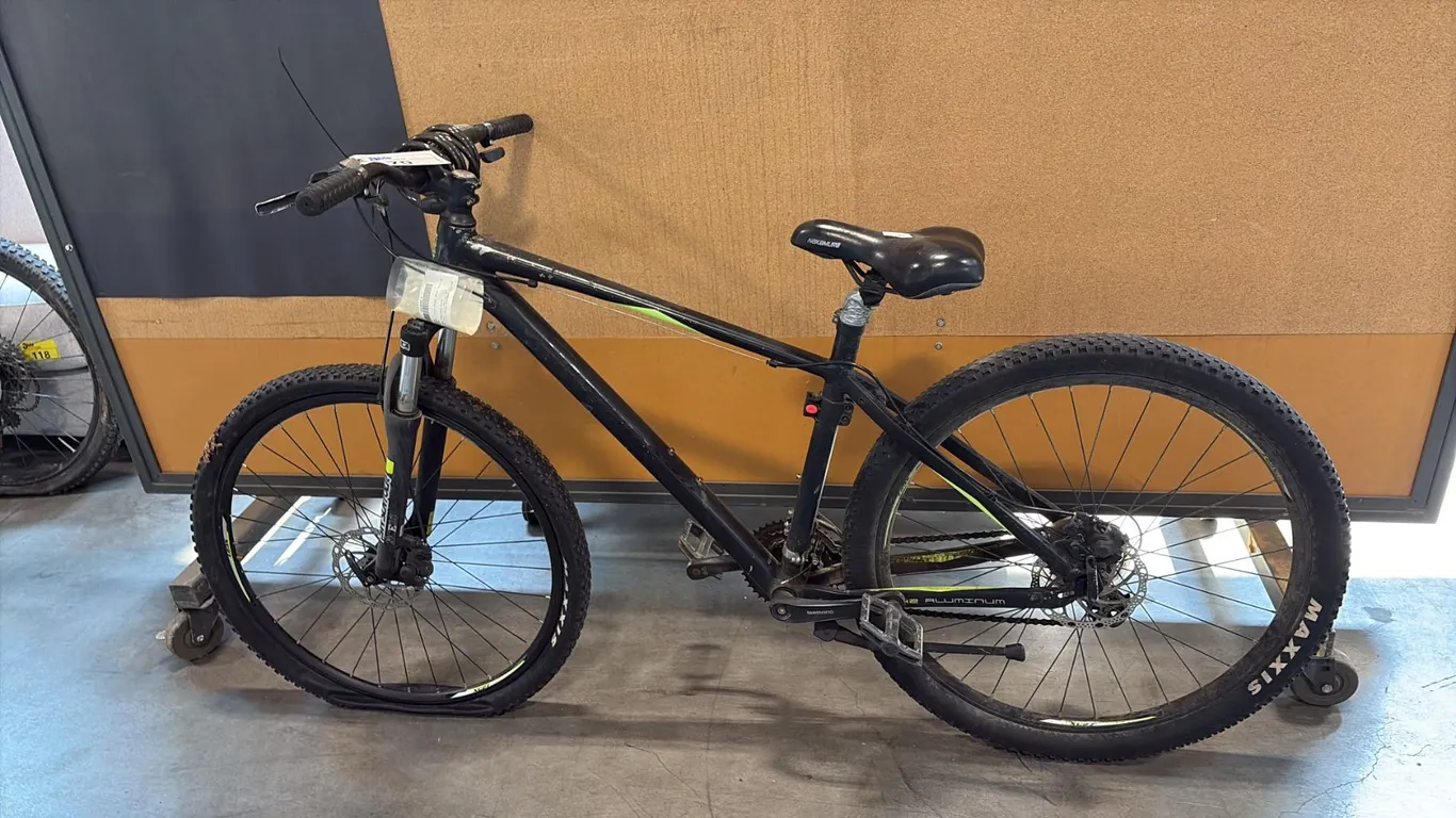 BLACK NORTHROCK 21-SPEED FRONT-SUSPENSION ALUMINUM HARDTAIL MOUNTAIN BIKE