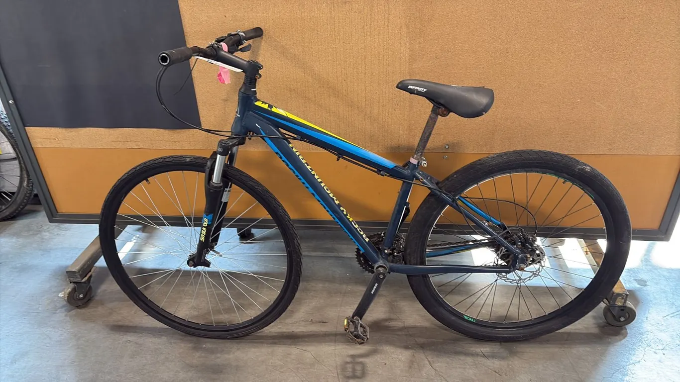 NAVY BLUE ROCKTY MOUNTAIN 21-SPEED FRONT-SUSPENSION MOUNTAIN BIKE