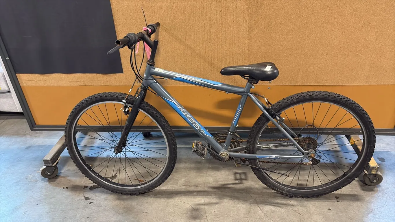GREY HUFFY GRANITE ENTRY-LEVEL 18-SPEED HARDTAIL MOUNTAIN BIKE