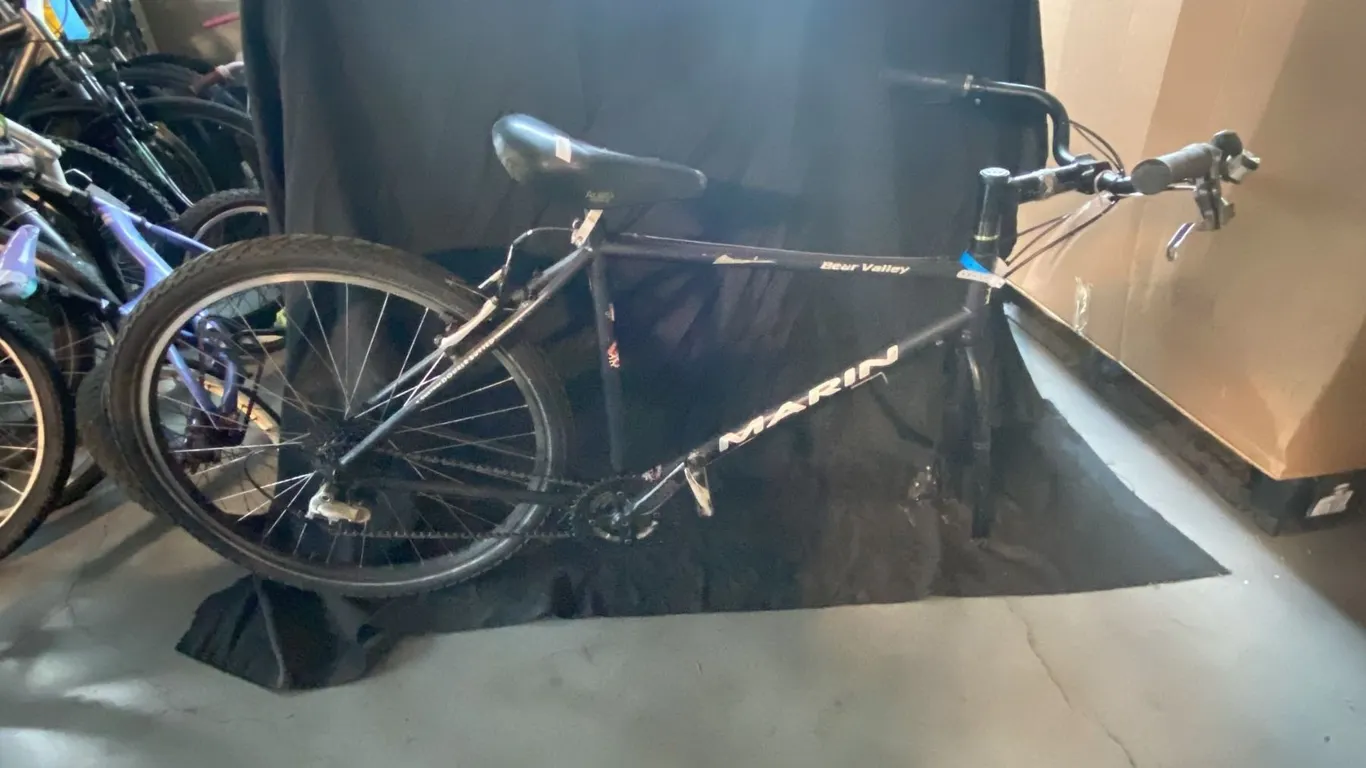 MARIN BEAR VALLEY 24 SPEED MOUNTAIN BICYCLE NO FRONT WHEEL