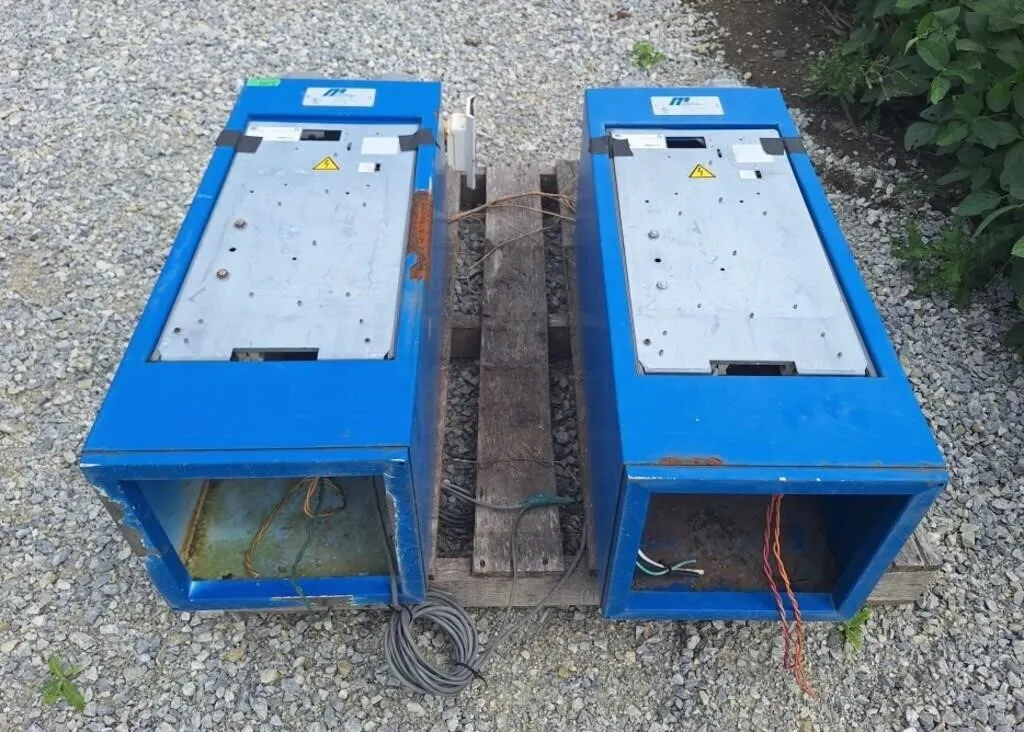 Two Parking Gate Lidt Controls for Wooden