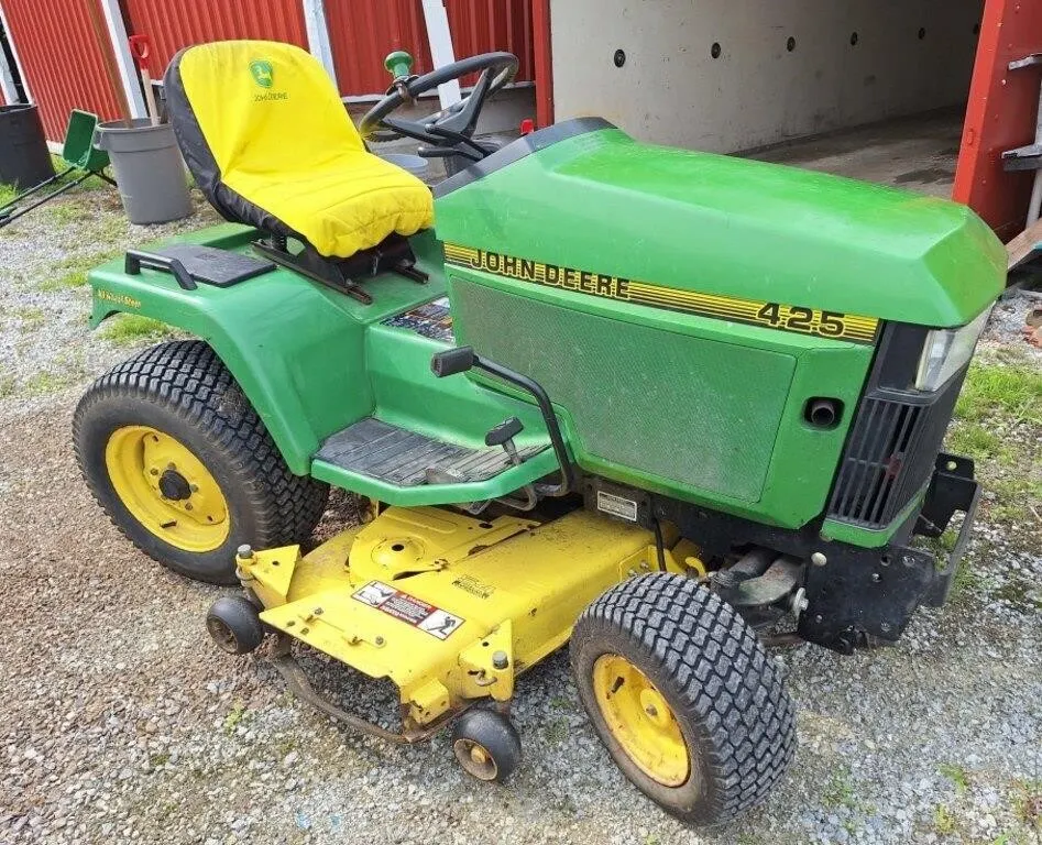 John Deere 425 riding lawn mower with 54" deck