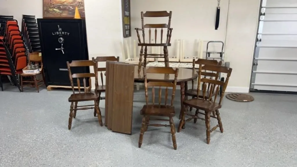 Table & Chairs With Leaves