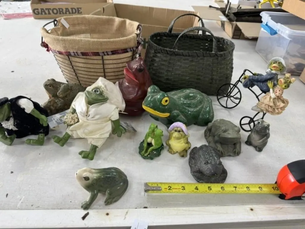 Frogs, Baskets, Home Decor