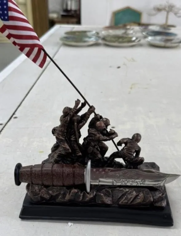 Commemorative Knife Display
