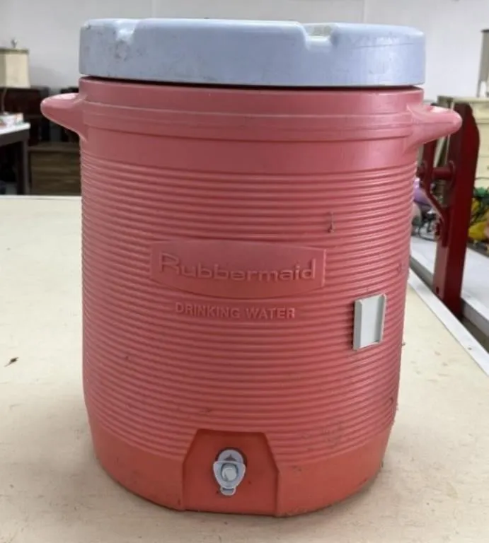 Rubbermaid Drinking Cooler