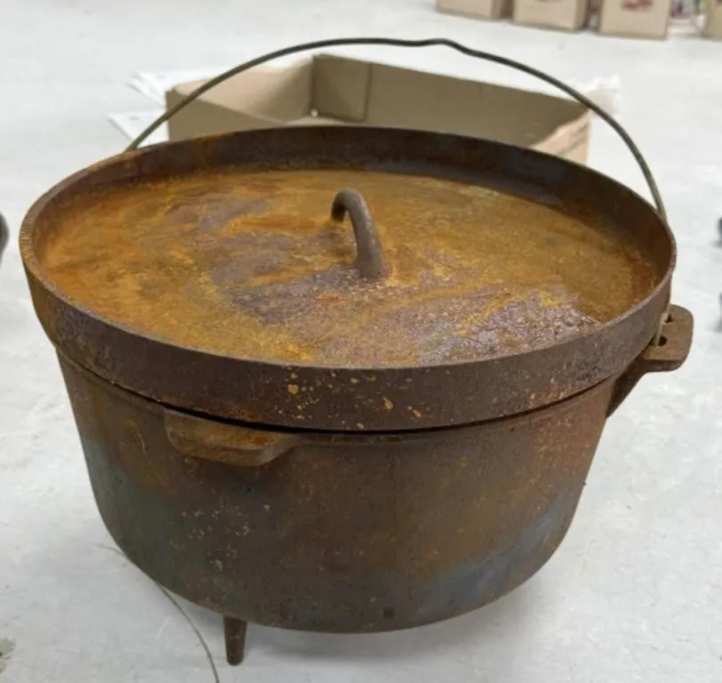 9 1/2 " Dutch Oven with Lid