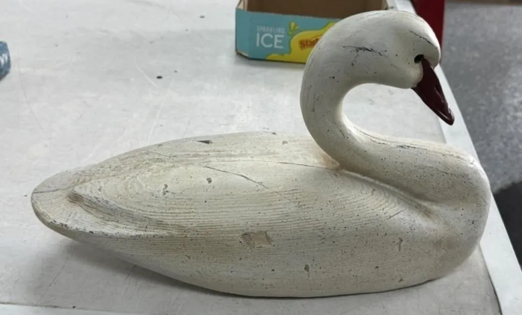 17" Resin Swan