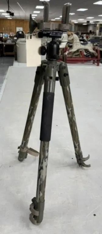 Tri-Pod with Level Windows