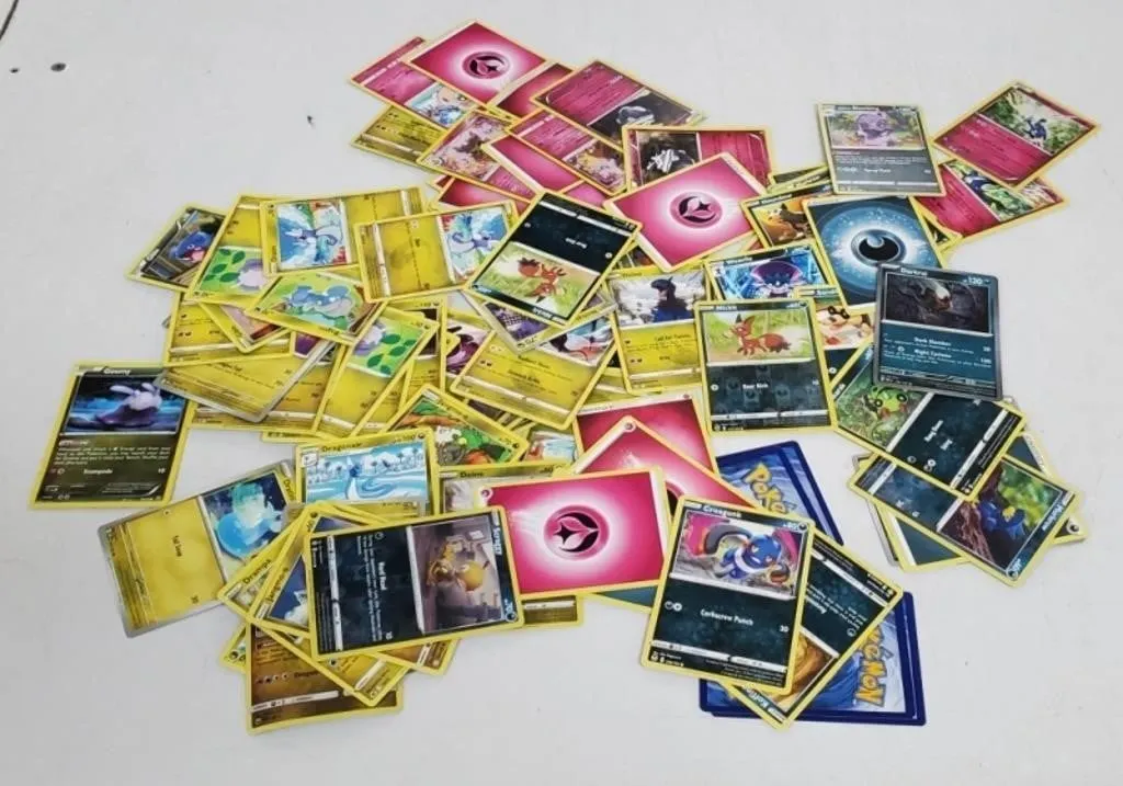 100 - Pokemon Cards