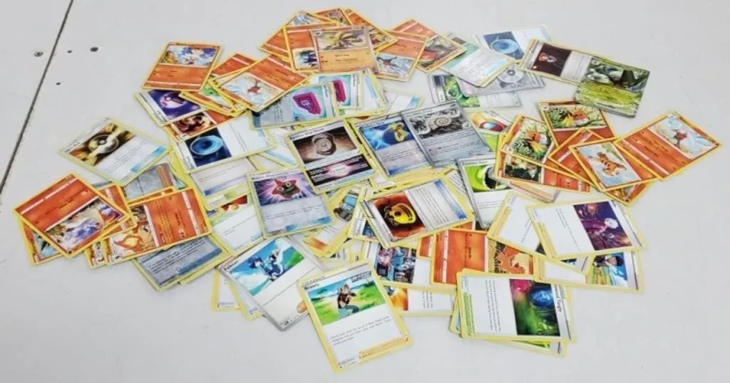 100 - Pokemon Cards