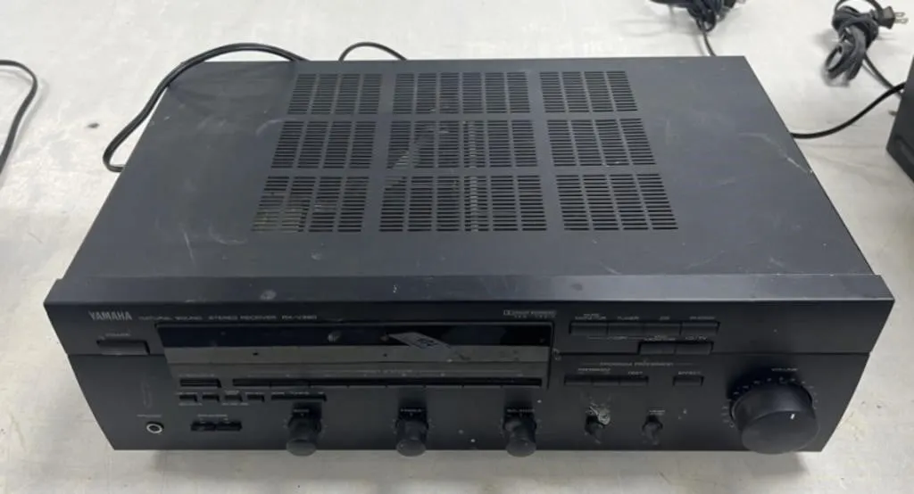 Yamaha RX-V390 Stereo Receiver