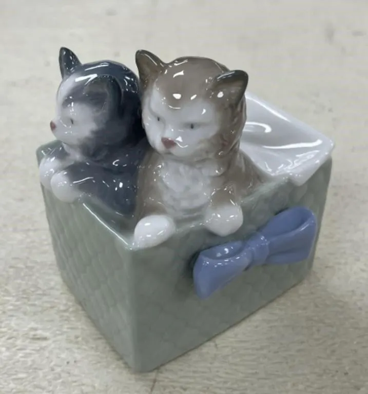 Lladro Kitten in Basket Figurine