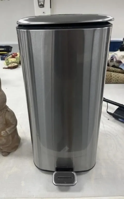 Metal Waste Can w/ Lid