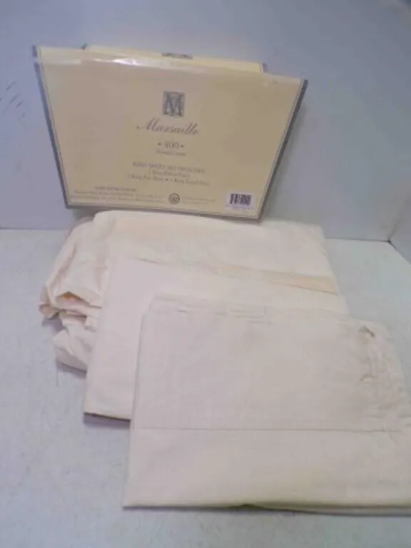 NEW King Size Fitted Sheet & 2 King Pillow Cases