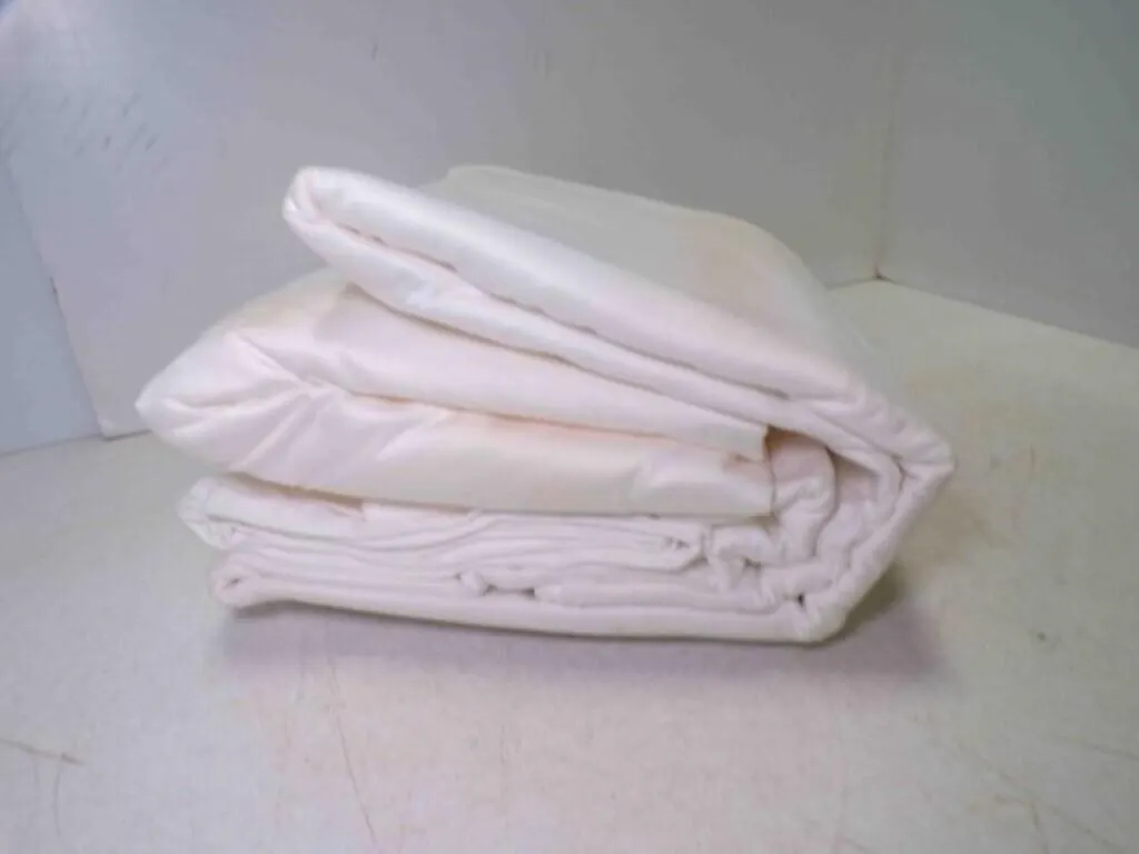 NEW White King Size Sheet Set - 1 Flat - 1 Fitted
