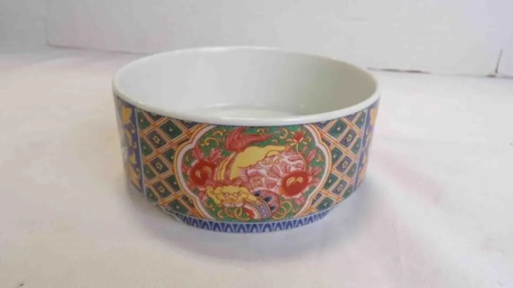 Vintage Detailed Japanese Porcelain Serving Bowl