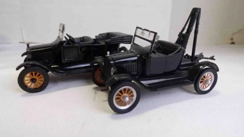 Die-Cast 1:32/24 Danbury Mint & New Ray Model Cars