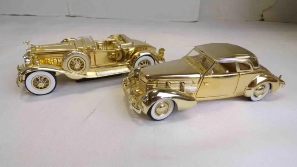 Die-Cast Made in China Signature Model Vehicles