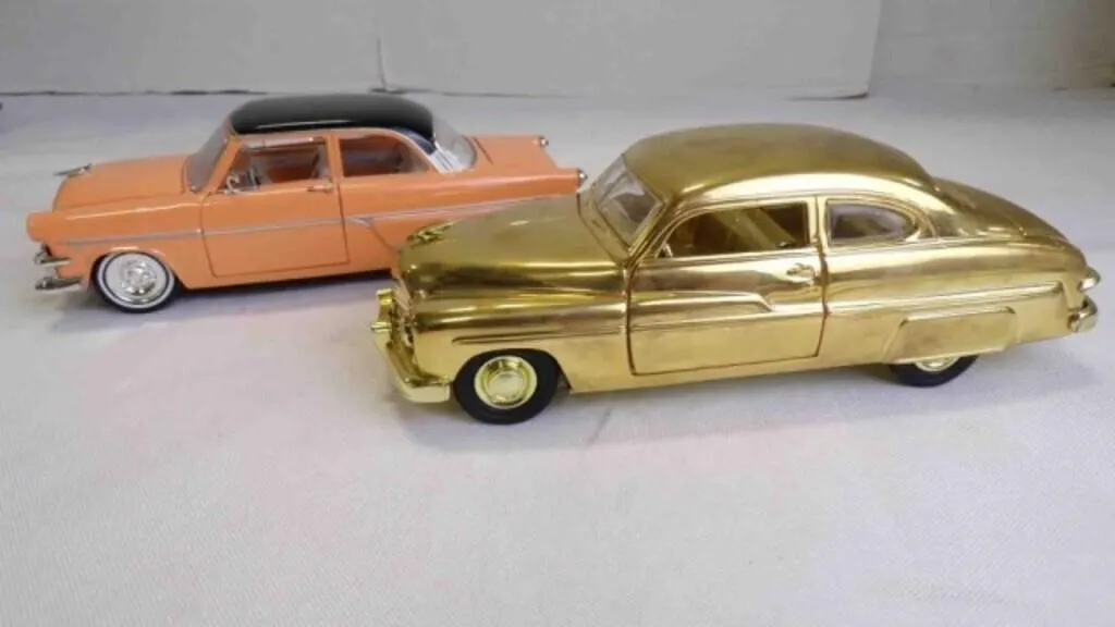 Die-Cast Made in China Signature Model Vehicles