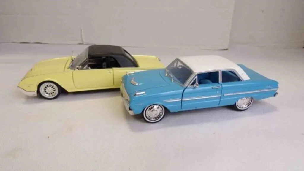 Die-Cast 1:32/18 Scale National Motor Mint Model