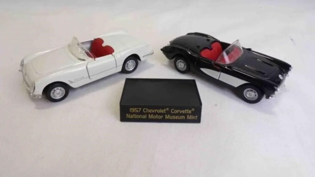 Die-Cast 1:38/39 Scale Chevy Corvette Model Cars