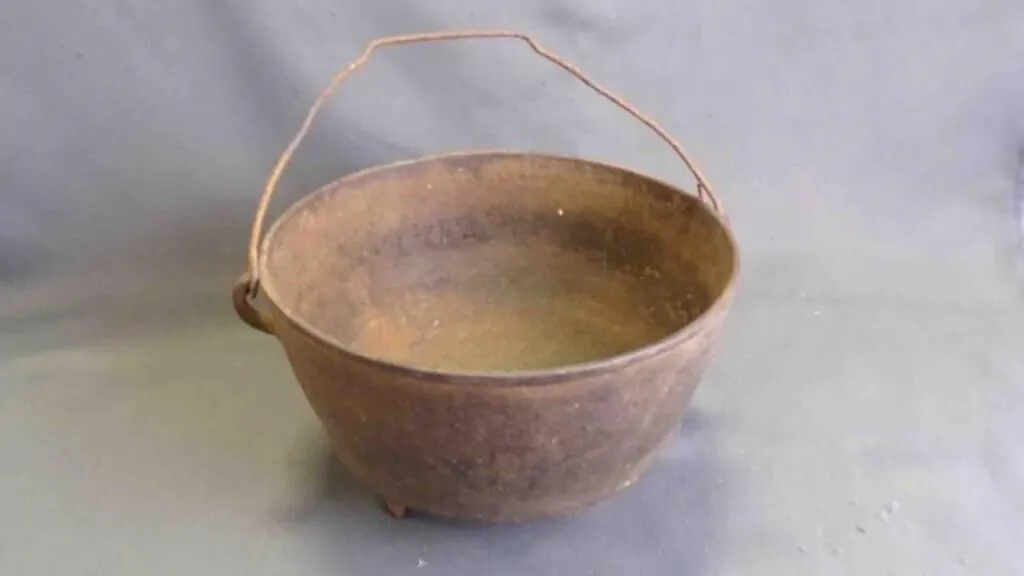 Antique Cast-Iron 3-Leg Stewing Bean Pot w/Handle