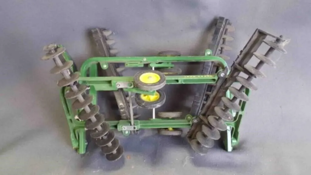 Vintage 1970 ERTL John Deere Center-Fold Harrow
