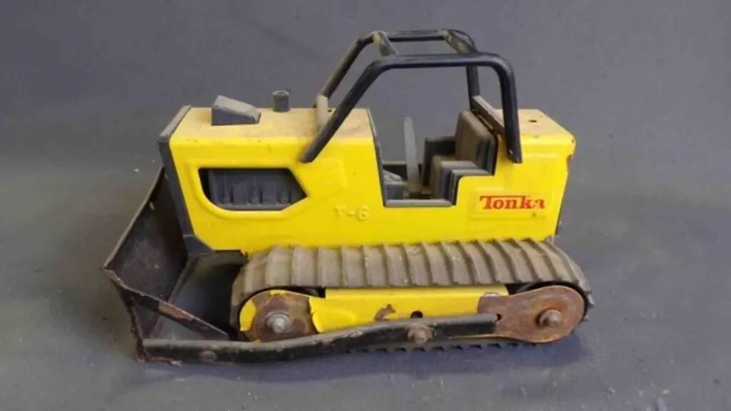 Vintage Yellow Tonka T-6 Bulldozer/Tracked Tractor