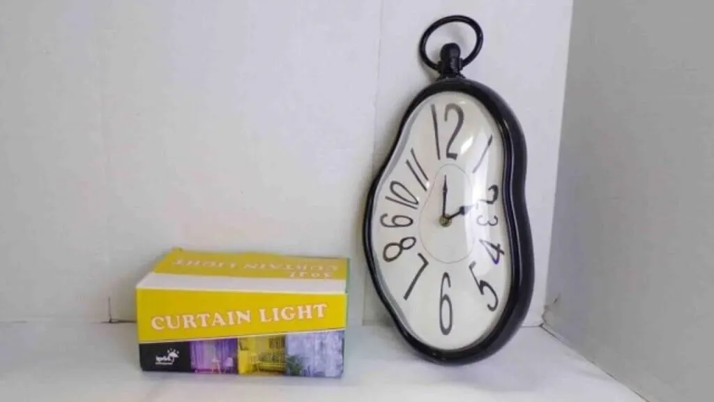 Plastic Melting Clock & String Lights - UNTESTED