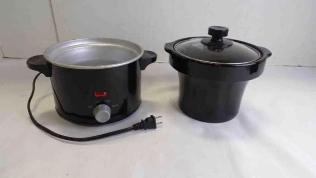 Mainstay 2-Quart Manual Slow Cooker w/Glass Lid