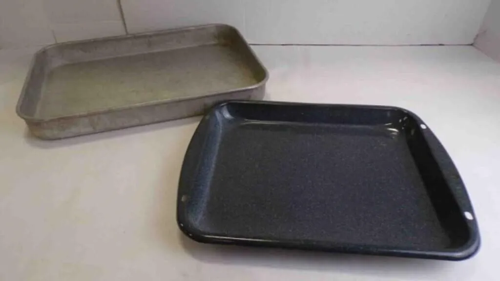 2 Vintage Roasting Pans - 18"x12" & 16"x12"