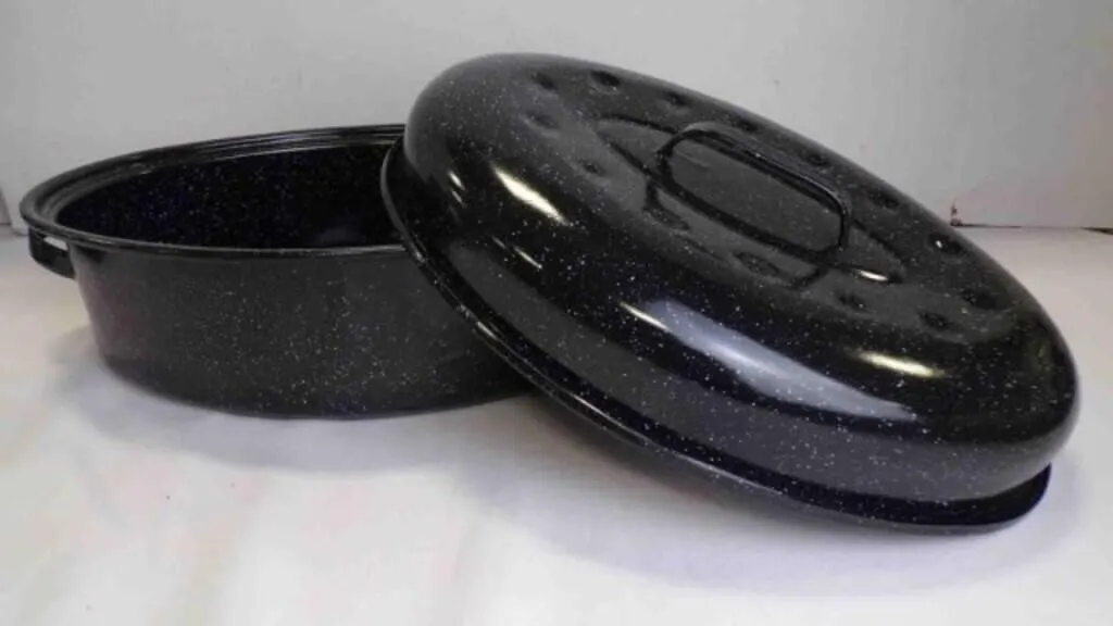 16�" Speckled Black-Enamel Roasting Pan w/Lid