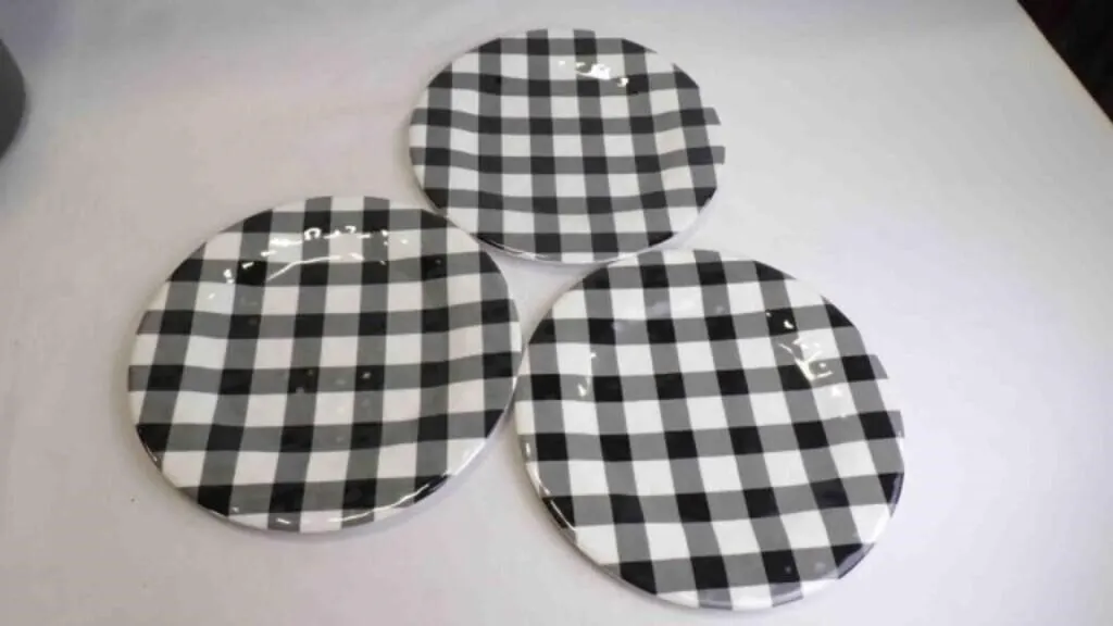 3 Blk & White Plastic Buffalo Plaid Dinner Plates