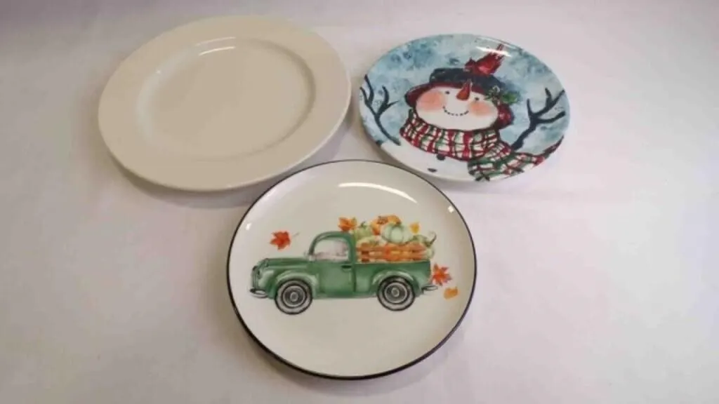 3 Festive Holiday & Solid Colored Ceramic Plates