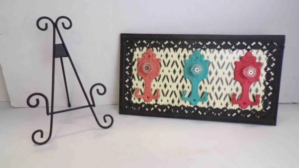 Hobby Lobby 3-Knob Wall Decor & Metal Photo Holder
